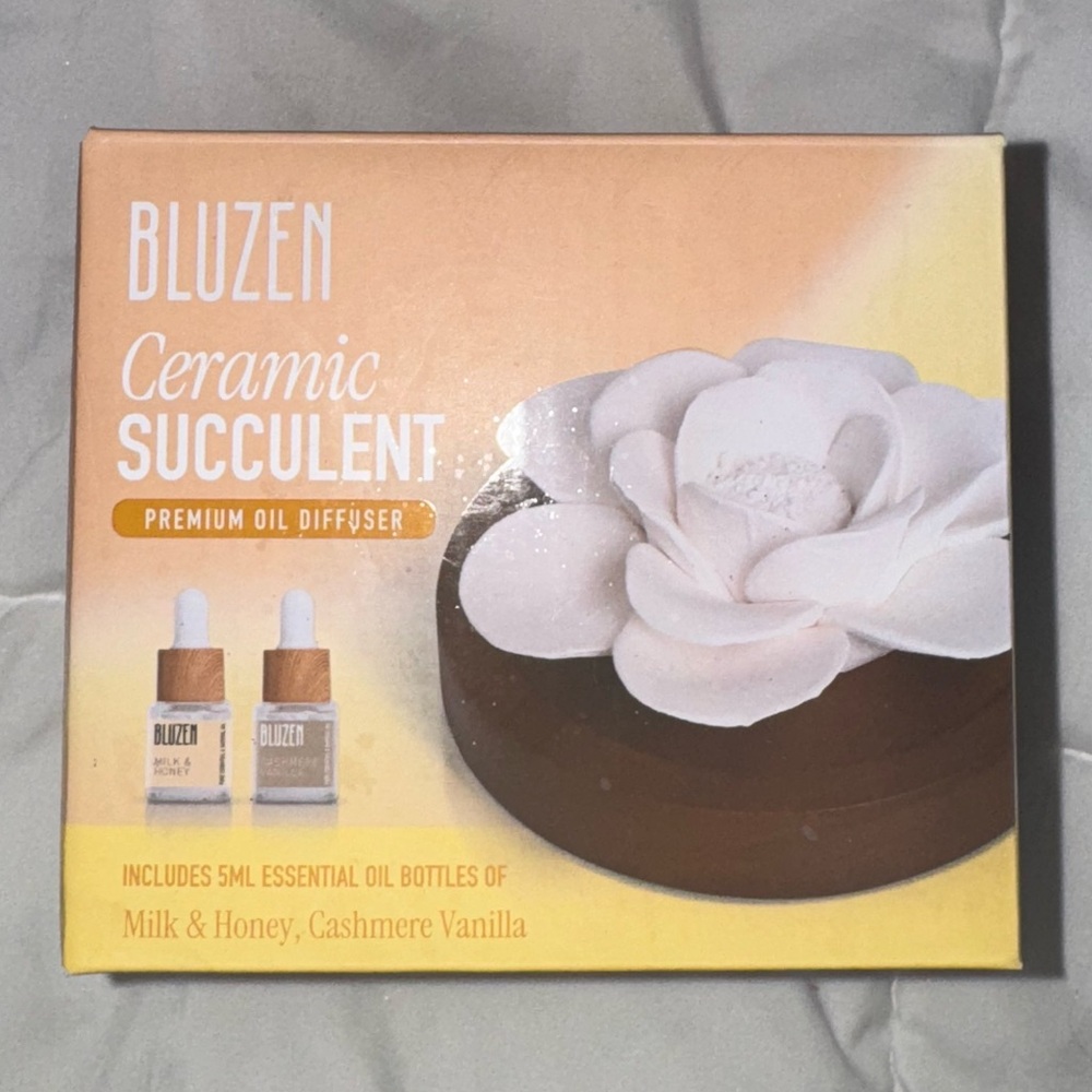 BNIB, Bluzen, ceramic succulent premium oil diffuser